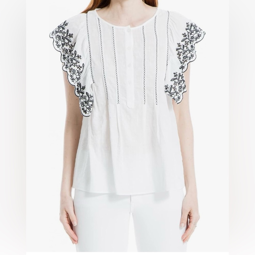 Max Studio White Embroidered Flutter Sleeve Blouse. EUC XS